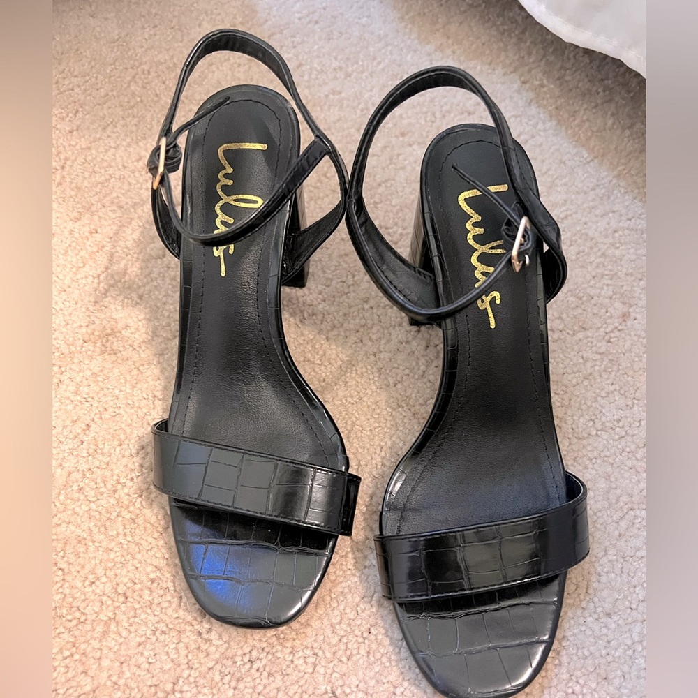 Lulu’s black heels